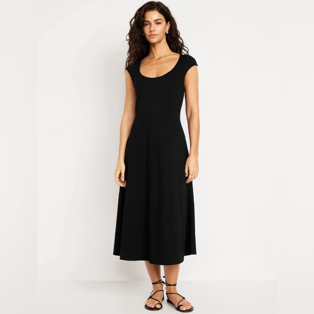 NWT! Old Navy Black Fit & Flare Midi Dress 🧿